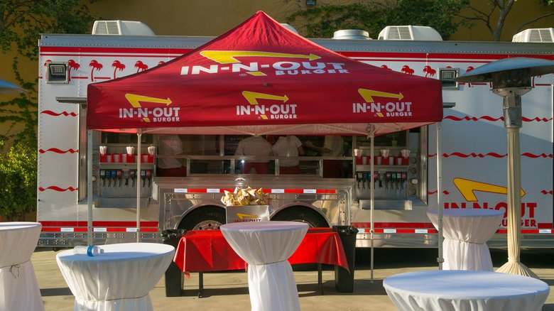 in-n-out-cookout-truck-to-serve-burgers